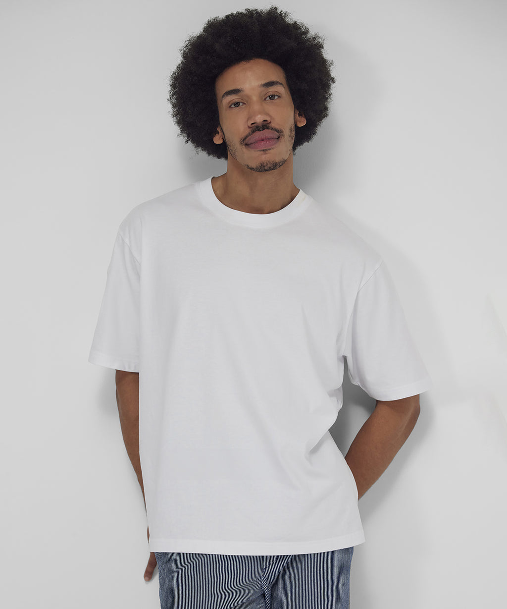 B&C #E220 Oversized — lifestyle