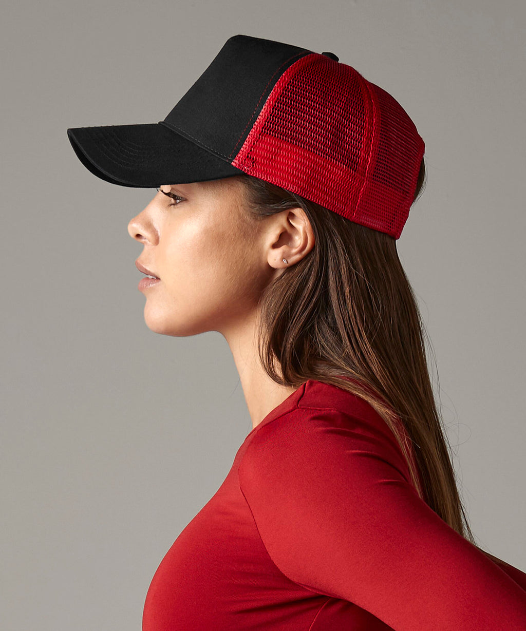 Snapback trucker