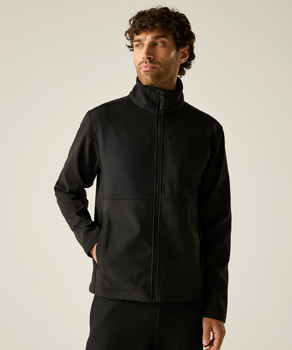 Recycle.me softshell jacket — lifestyle